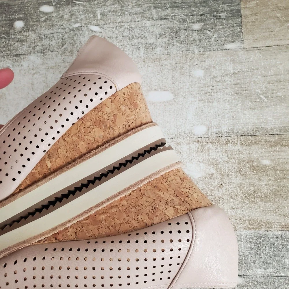 Adrienne Vittadini Esmeralda Womens Wedge Sandals Sz 10 M Soft Nude Slip On